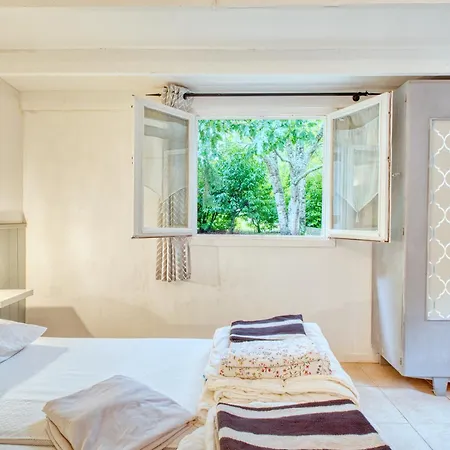 Le Martin Pecheur Holiday home Varaignes